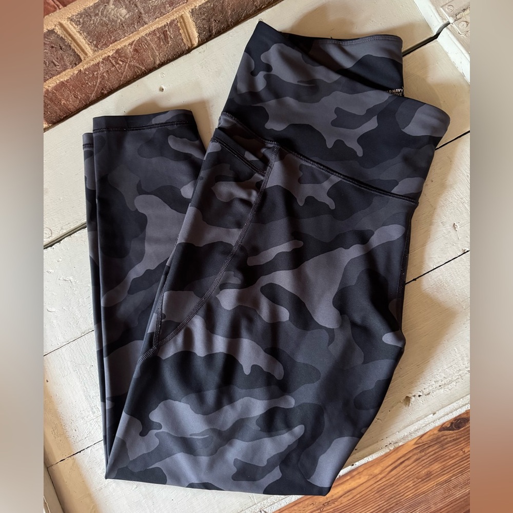 Old Navy Black Camouflage Leggings